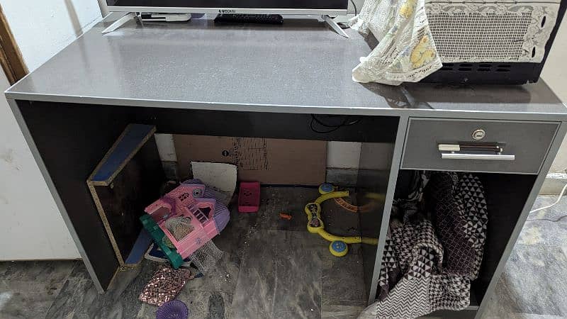 Computer and Study Table 1