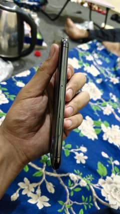 Iphone 11 pro  64/GB Battery Health 82 water pack