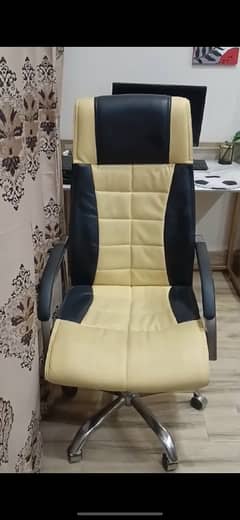 High Neck Chair - Office Chair - Like Brand New