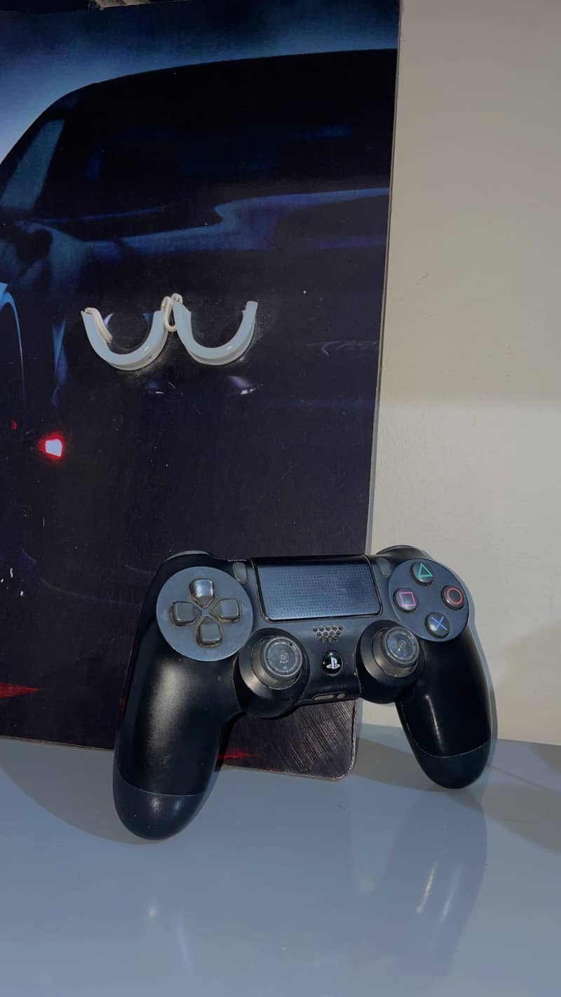 Ps4 used controller (with box) 0