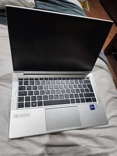 HP Elitebook 830 G8