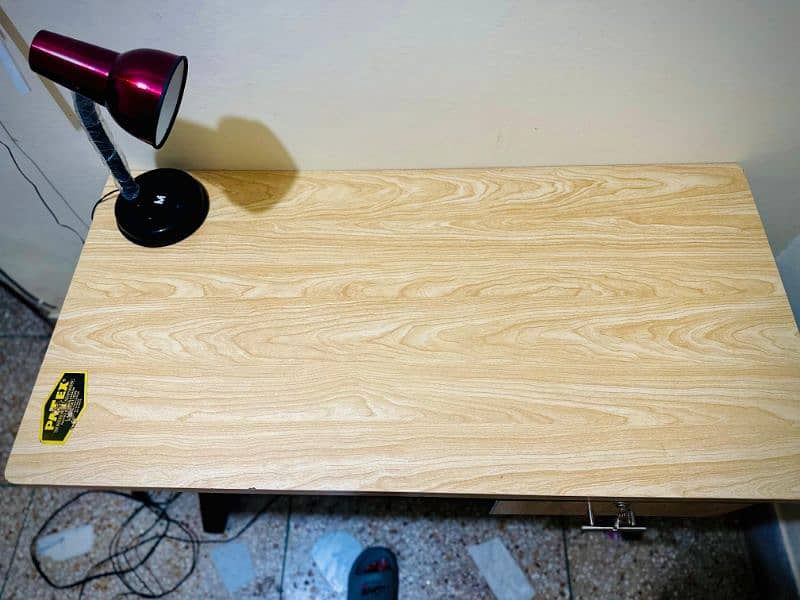 Computer Table with Study Lamp 2