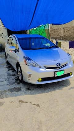 Toyota Prius Alpha 2012
