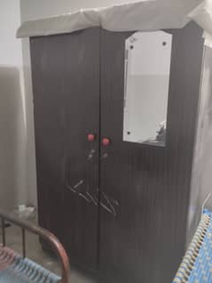 Locker Almari for urgent sale