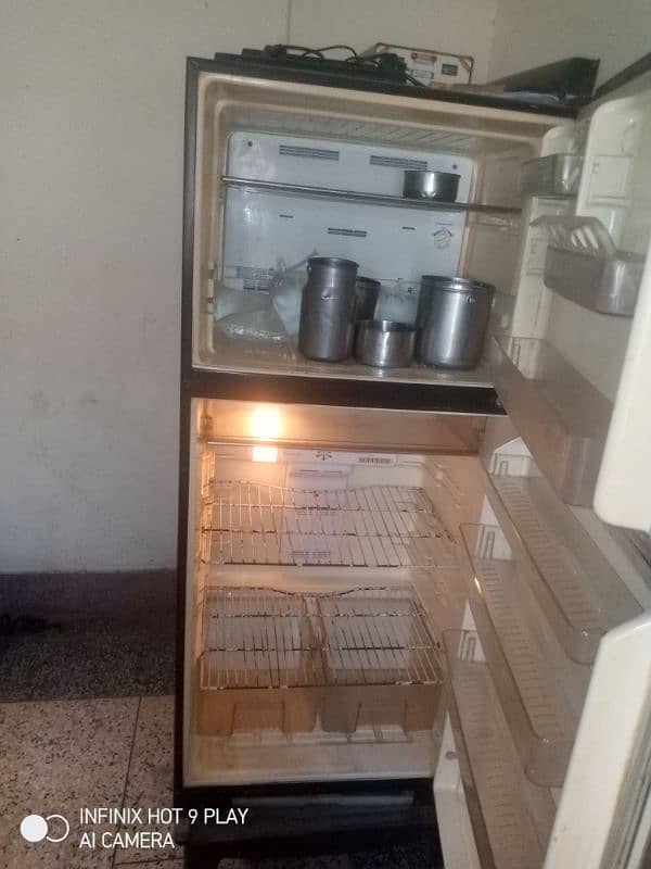 jumbo size fridge,10/10 condition small size k sath exchange possible 1