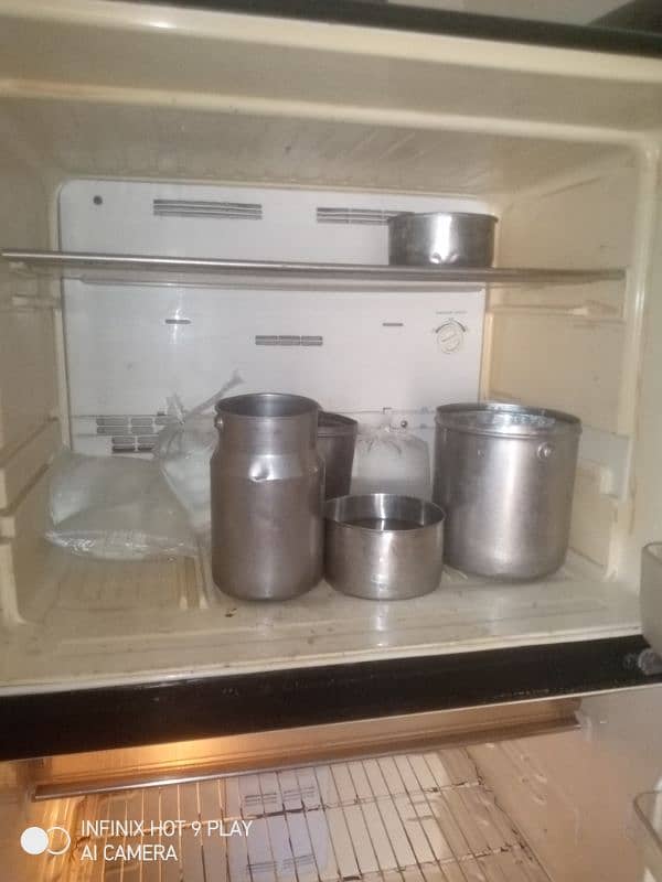 jumbo size fridge,10/10 condition small size k sath exchange possible 2