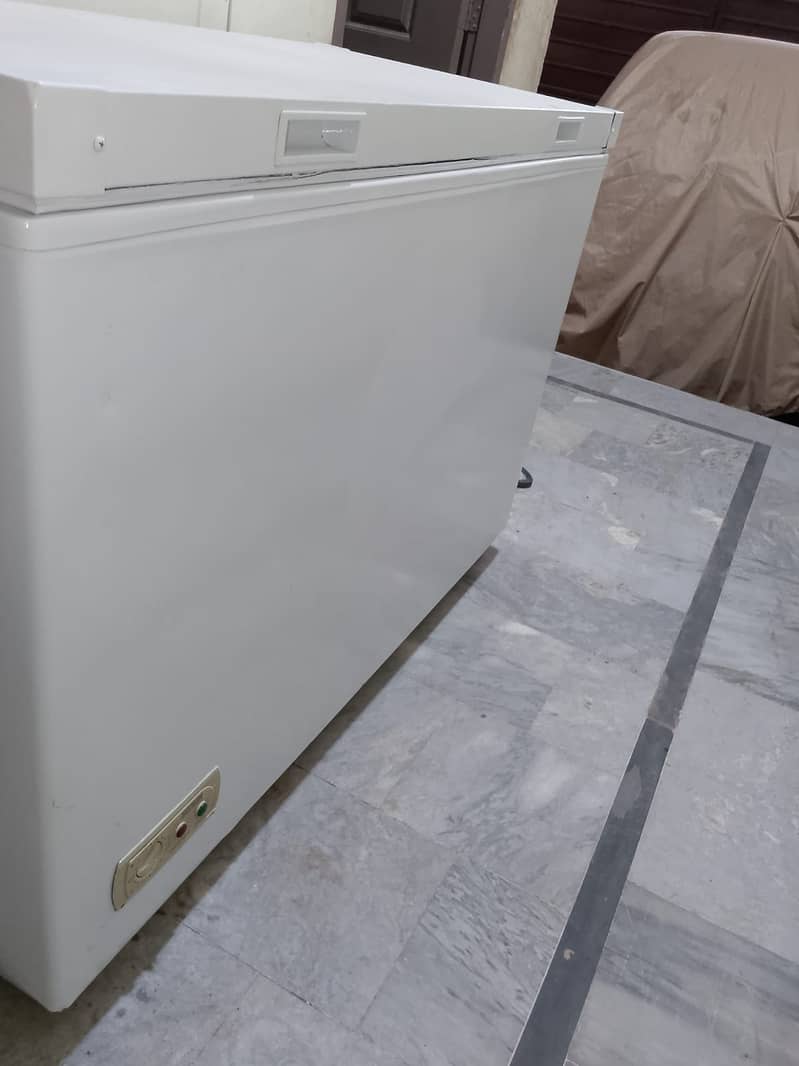 Waves deep freezer 03221345693 4