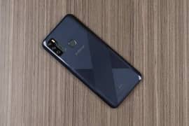 This phone have better feather for mens