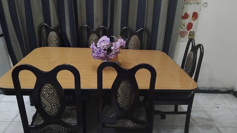 dinning with 6chairs solid heavy wooden made excellent condition 2