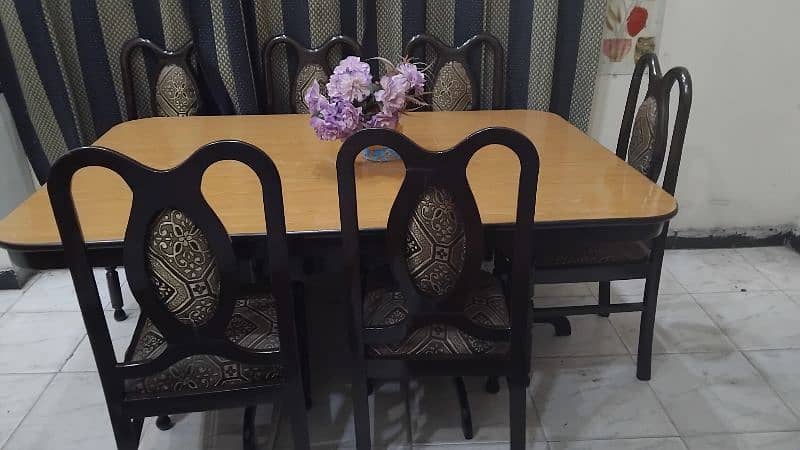 dinning with 6chairs solid heavy wooden made excellent condition 3