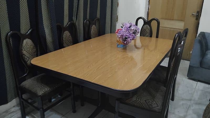 dinning with 6chairs solid heavy wooden made excellent condition 4