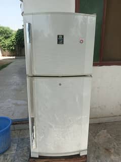 refrigerator acche condition mein bilkul saf hy no raperng madem size