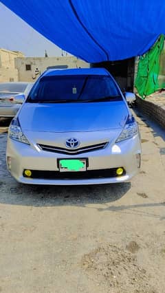 Toyota Prius Alpha 2012