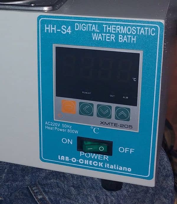 Digital thermostatic water bath 3