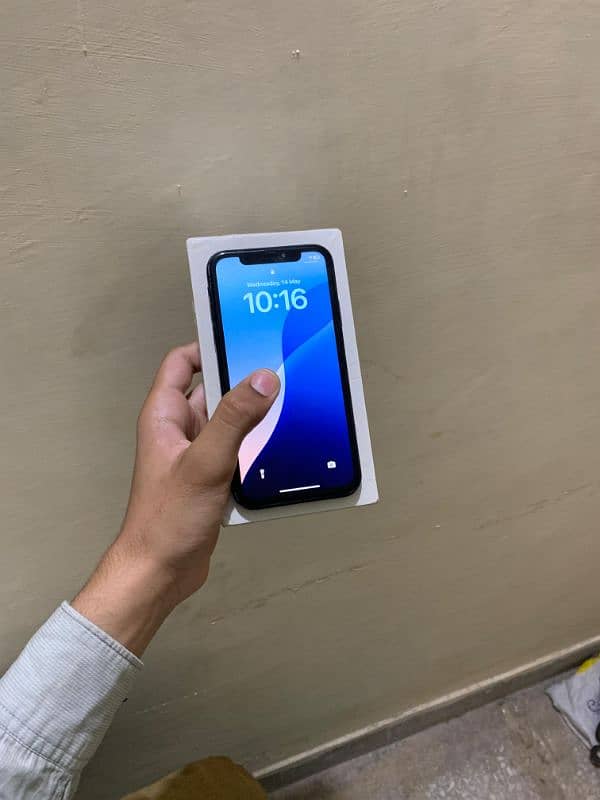 iPhone XR non PTA Factory Unlock 64 Gb With Box Exchange possible 0