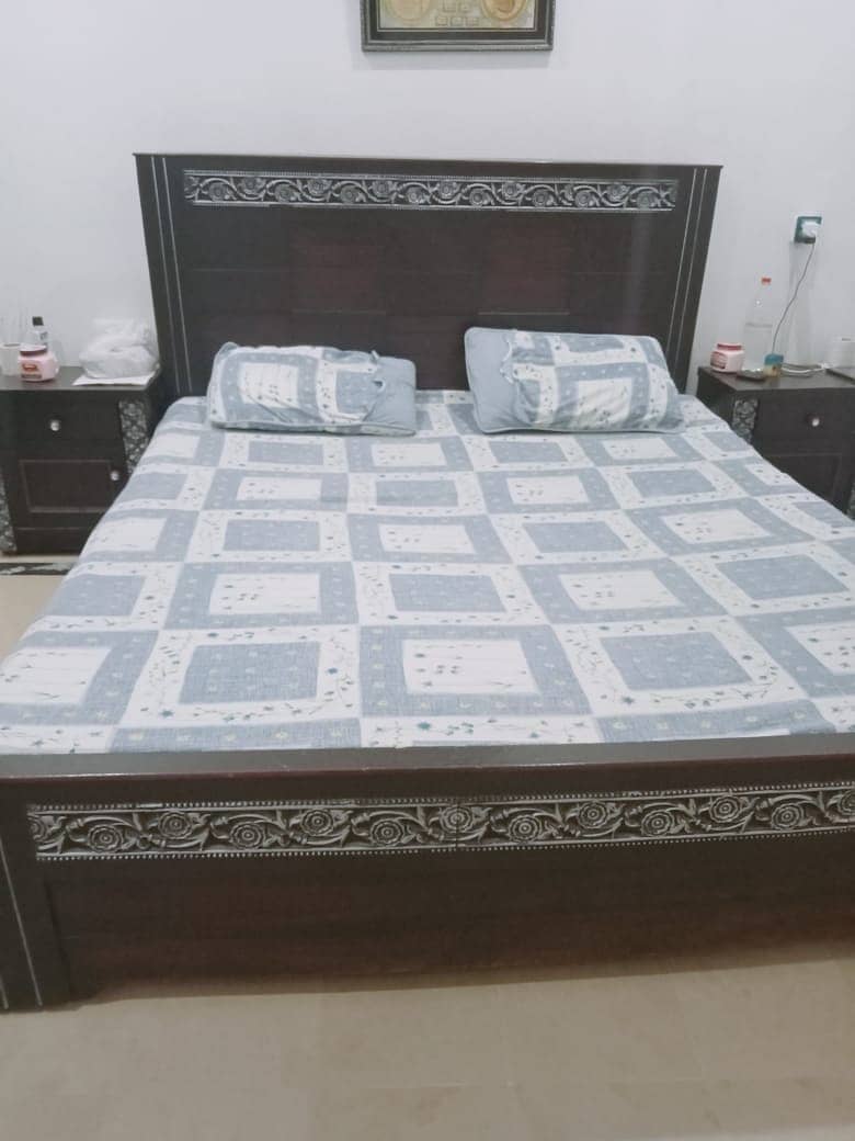 Good condition king size bed set throw away price 14