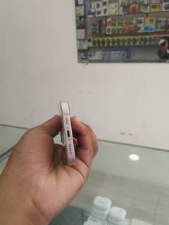 iPhone 13 sim will work 4 month 10/10 condition