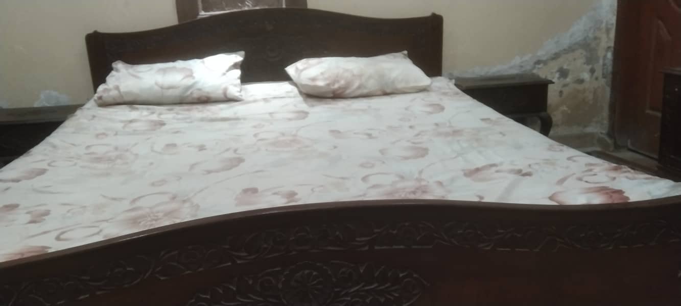 Bed with two side table and dressing table 0