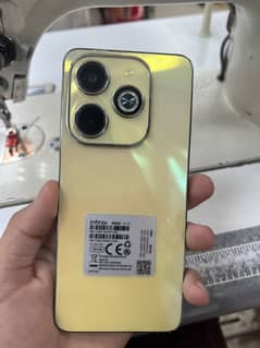 ifinix hot 40i 10by10 with box charger