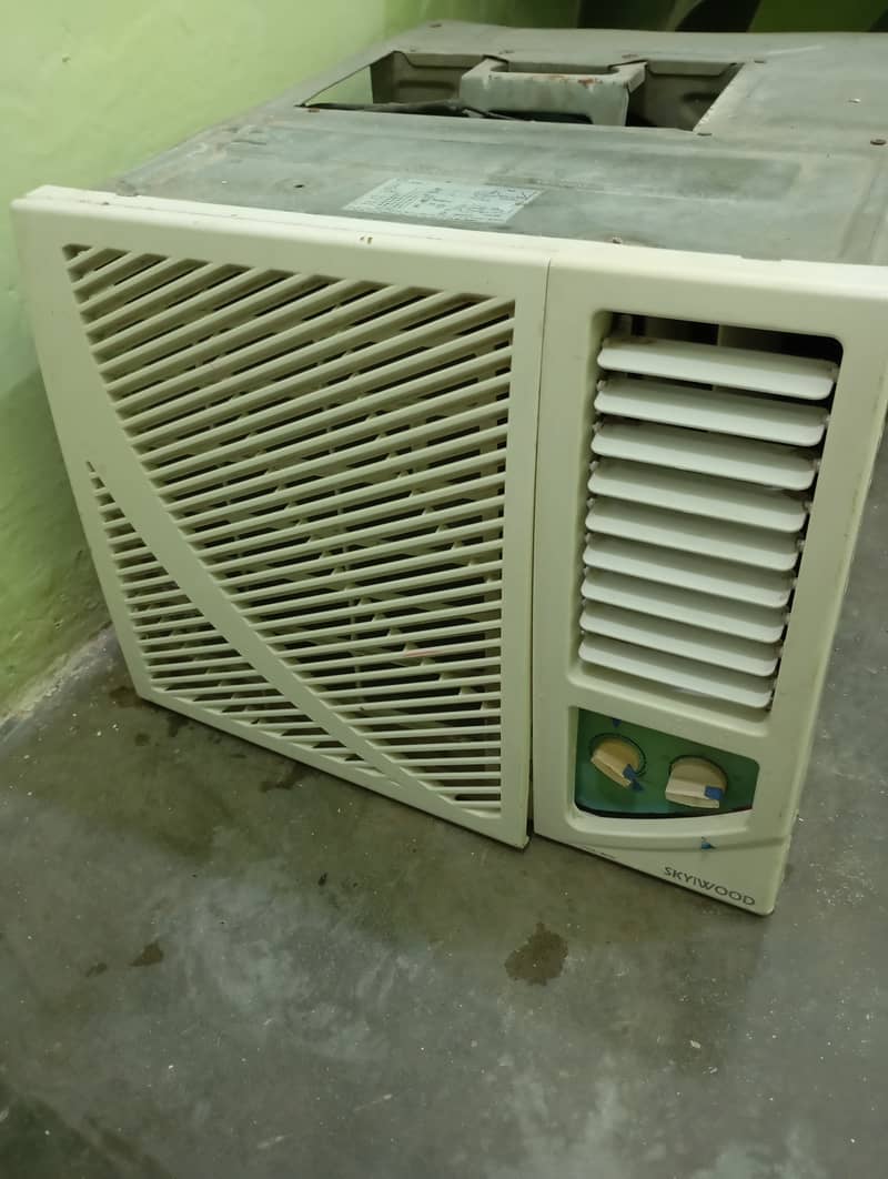 Best Cooling and Good Condition Running window ac 0
