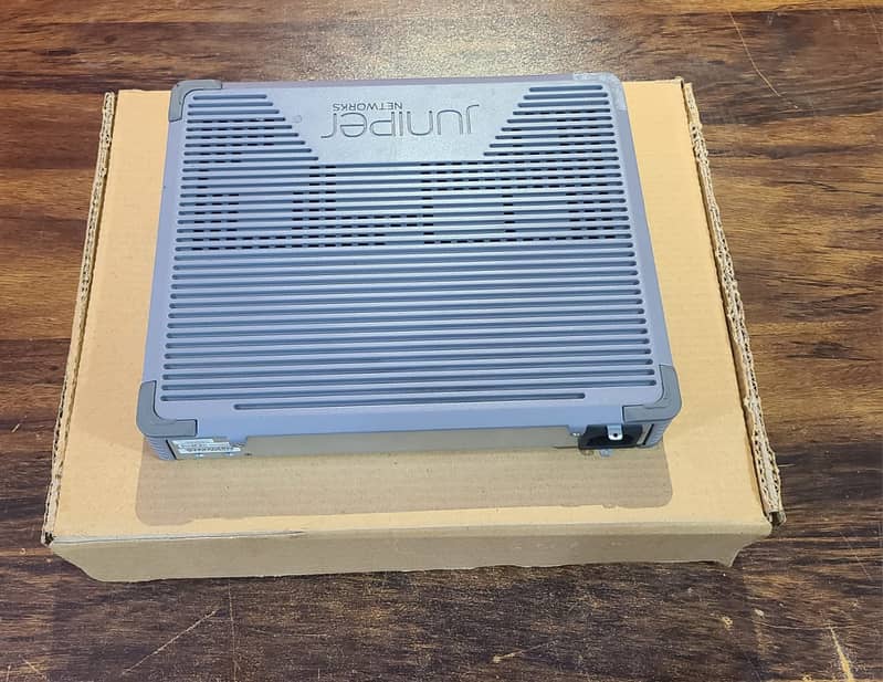 Juniper EX2300-C Compact Ethernet Switch (Renewed) 9