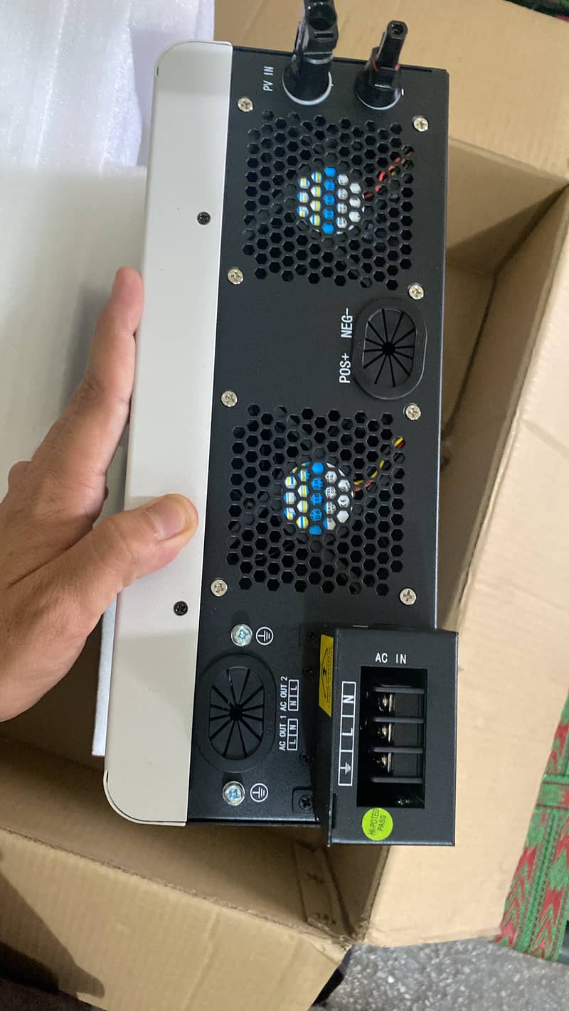 Hybrid crown invaria 6.2KW double output new completely holesa 1