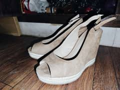 Nude Wedges