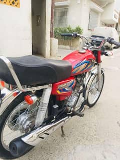 United 125 model 2022 karachi number condition 10/10