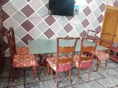 Chinoti Dining table brand new condition