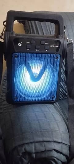 Bluetooth speaker solar charge