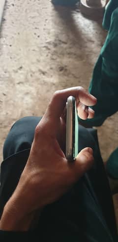 iPhone XS factory unlock