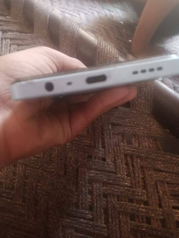 One hand use and not open 3