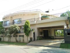 One Kanal Corner Used Modern Design Double Unit Bungalow For Sale At Prime Location Of DHA Lahore Near To Park & Commercial Market