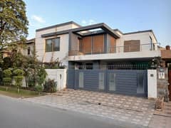 One Kanal Used Modern Design Bungalow For Sale At Prime Location Of DHA Lahore Near To Park Masjid & Commercial Market.