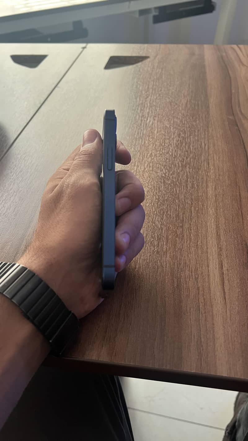 Iphone 12 mini in used 10/10 condition jv 6
