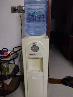 dispenser in good condition