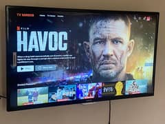 Samsung 38” Smart TV – Like New (With Remote + Lifetime Netflix)