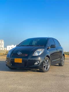 Toyota Vitz RS 1.5 M/T