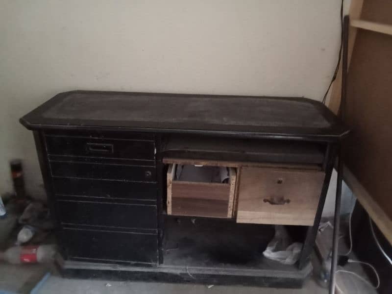 1 Computer table / 1 Counter/ 1 Bardana 1