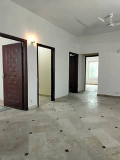 3 Bedroom Unfurnished Apartment Available For Rent in E-11/4 near main Margala road