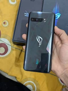 i am selling my Asus Rog phone 3