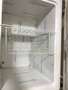 Freezer  Mediam size ka ha 10/10 ha