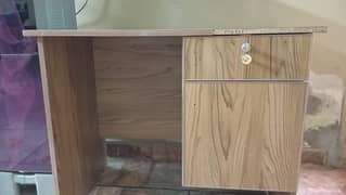 Computer table