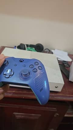XBOX 1 S (1TB)