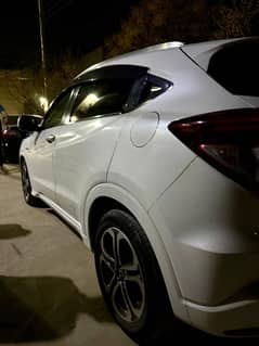 Honda vezel hybrid white 2016/17 model car in very neat and lush