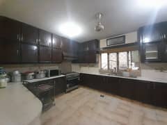 2 KANAL SEPARATE GATE UPPER PORTION AVAILABLE FOR RENT IN DHA PHASE 1
