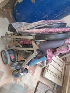 baby stroller new condition 2month used hy wesy bilkul new hy