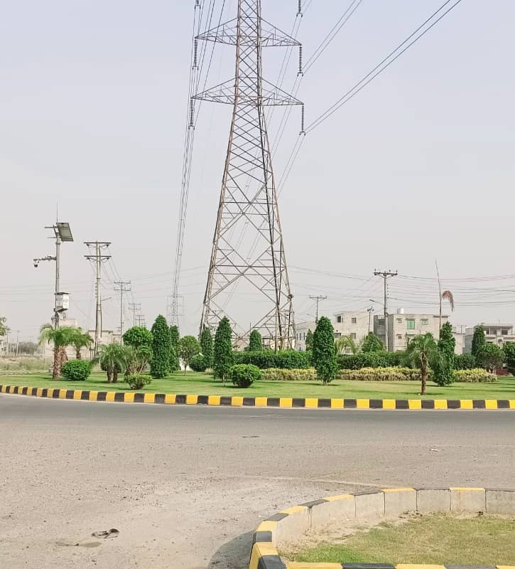 01 KANAL PLOT IN BLOCK C LDA AVENUE 1 SOCIETY NEAR EME SOCIETY BEST OPTION FOR END USER 4