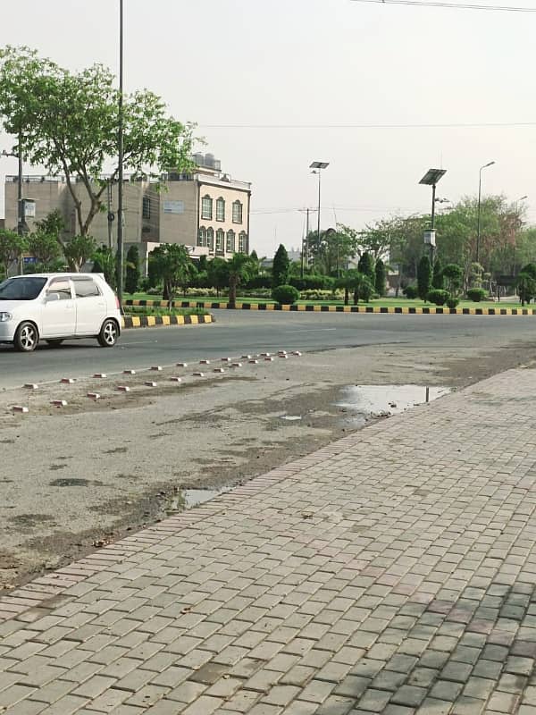 01 KANAL PLOT IN BLOCK C LDA AVENUE 1 SOCIETY NEAR EME SOCIETY BEST OPTION FOR END USER 10