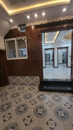 10 MARLA BEAUTIFUL FULL HOUSE AVAILABLE FOR RENT VERY RESONABLE RENT IDEAL LOCATION